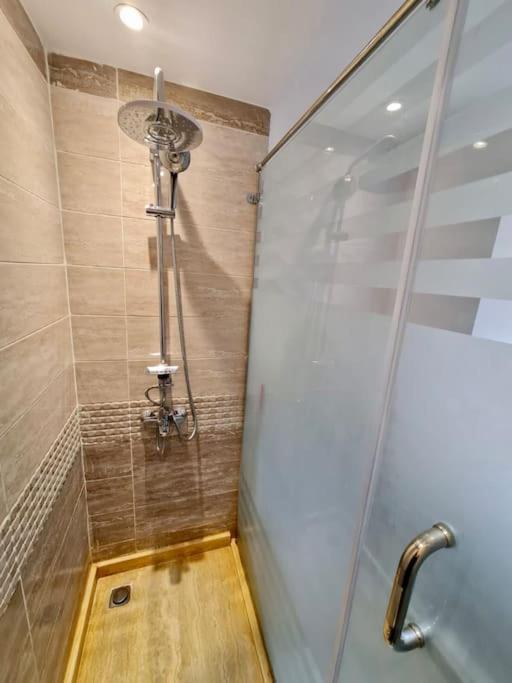Luxury 1br With Amazing Sea View Al-hambra Appartement *